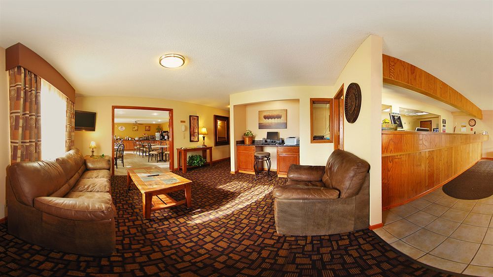 Super 8 By Wyndham Clive Ia Motel Exterior photo